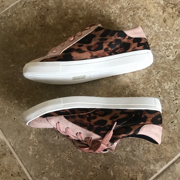 1 left💕 Pink Leopard and Star Fashion Sneakers - Picture 7 of 10